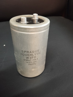 خازن DC آمریکایی ۴۷۰۰ میکرو فاراد ۱۰۰ ولت Sprague
